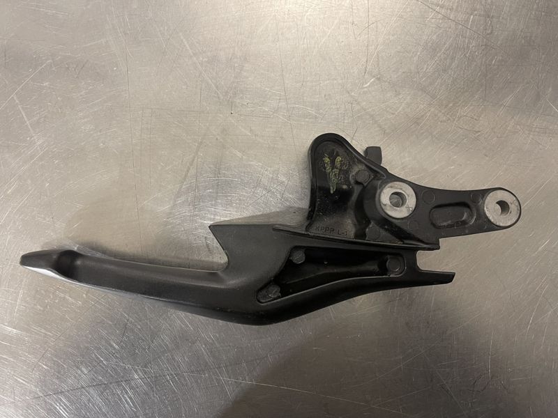 Honda CBR 125 2015 Håndak passasjer bak venstre