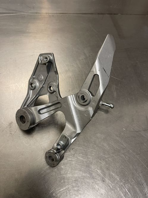 Hovedbilde Yamaha MT 09 2019 Fothviler med brakett fører høyre 