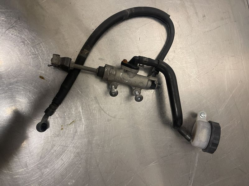 Honda CBR 600 1999 Bremsepumpe bak
