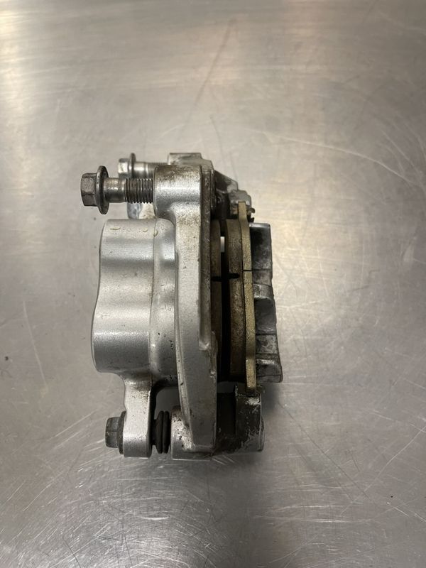 Yamaha XVS1100 Dragstar 2001 Bremsecaliper foran høyre
