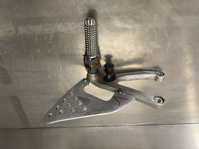 Hovedbilde Yamaha R6 1999 Fothviler med brakett venstre fører 