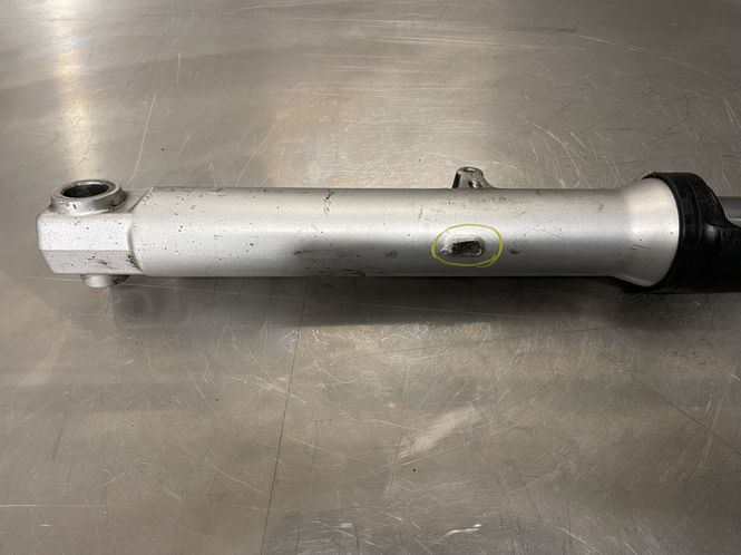 Hovedbilde Yamaha R6 1999 Gaffelbein venstre