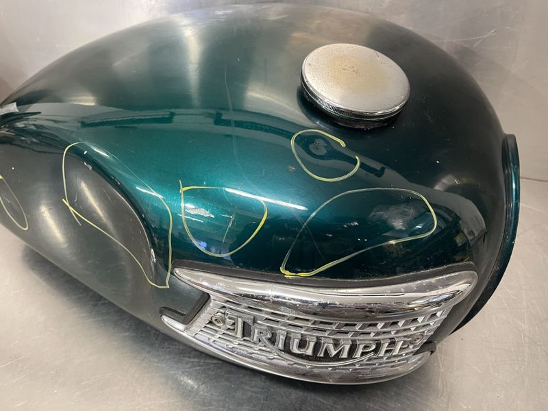 Triumph Legend 900 2000 Bensintank