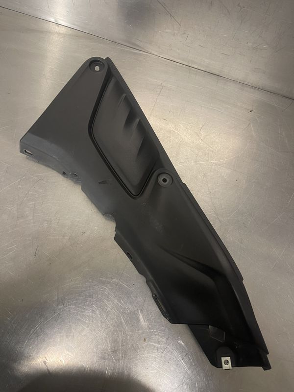 Yamaha MT125 2020-2025 Kåpe venstre under sal 