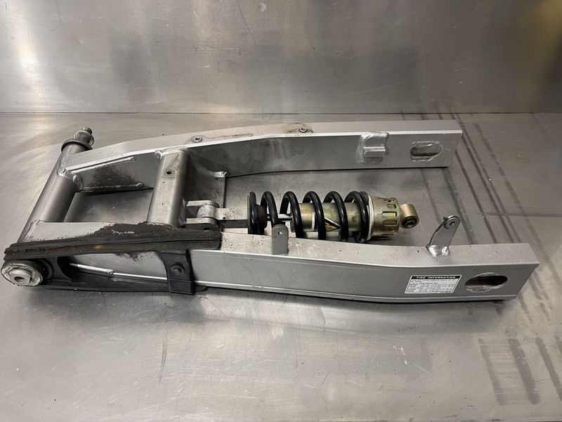 Yamaha FZ6 2007 Baksving med demper 