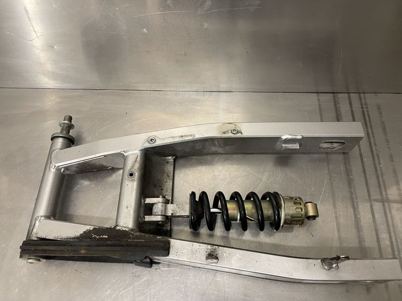 Yamaha FZ6 2007 Baksving med demper 