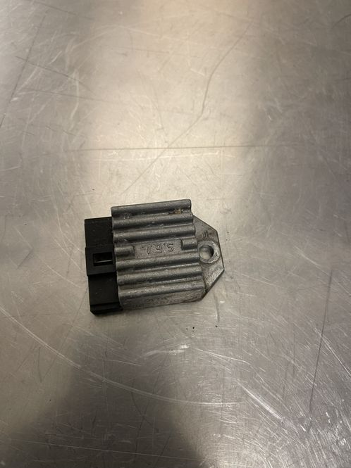 Hovedbilde Vespa Primavera 50 2/4T Spenningsregulator