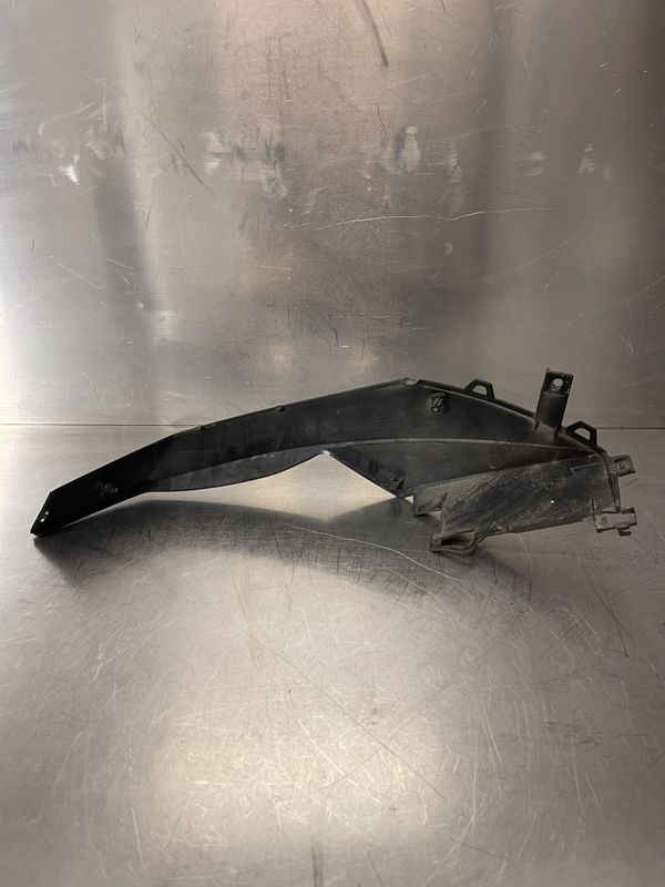 Peugeot Speedfight 4 Kåpe høyre bak under sal