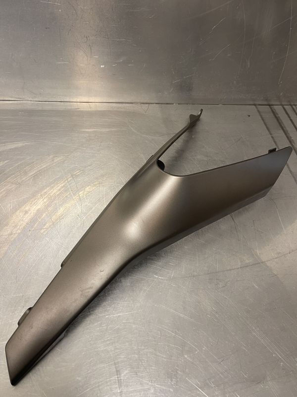 Husqvarna Svartpilen 401 2023 Sidekåpe bak høyre